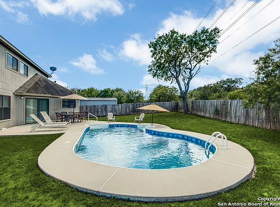 3rd image of 13415 Rowe Dr