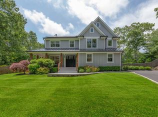 28 W Tiana Rd, Hampton Bays, NY 11946