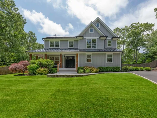 28 W Tiana Rd, Hampton Bays, NY 11946