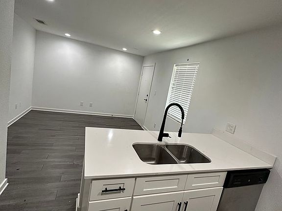 3rd image of 321 E 8th St APT 206
