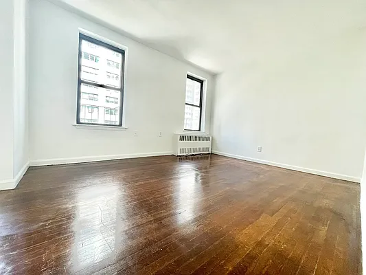 Rented by HOLTON REAL ESTATE INC. | media 8