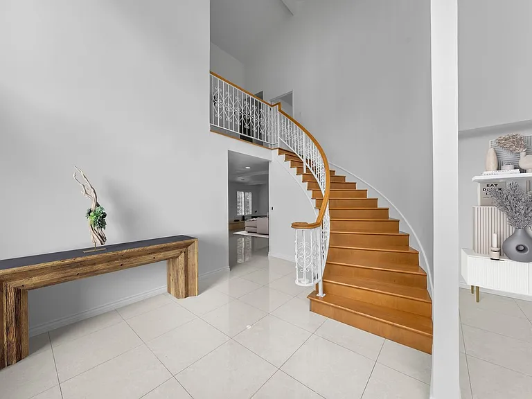 2222 Pier Ave — Photo 2