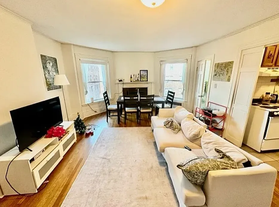 3 bed, 999 sqft, $4,800 — Photo 3