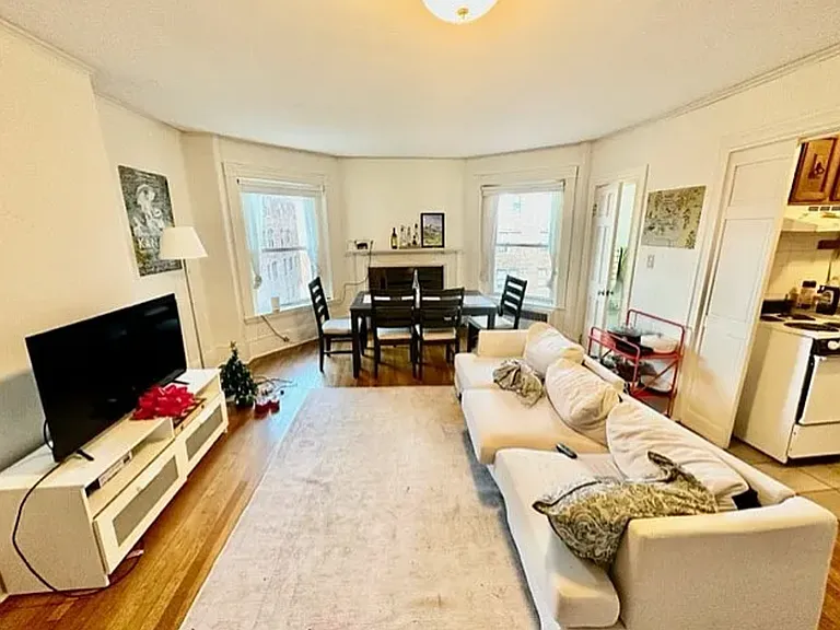 912 Beacon St #2 — Photo 3