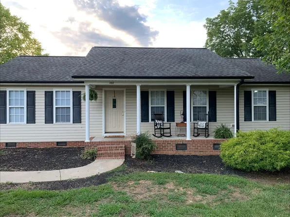 203 Back St, Randleman, NC 27317