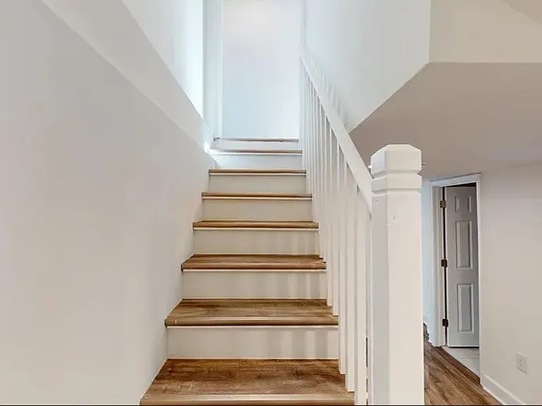 82 Ashlawn Dr — Photo 10