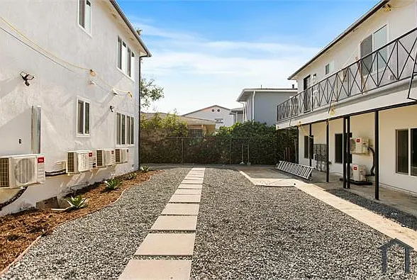 7045 S La Cienega Blvd #3 — Photo 12