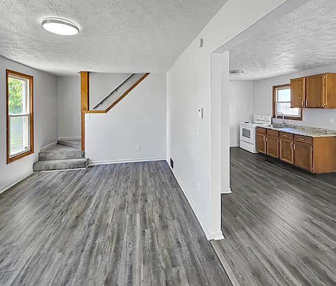 1645 Superior Ave NE — Photo 3