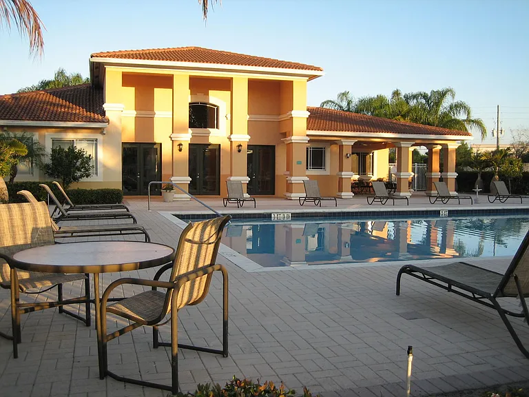 301 SW Palm Dr #104 — Photo 6
