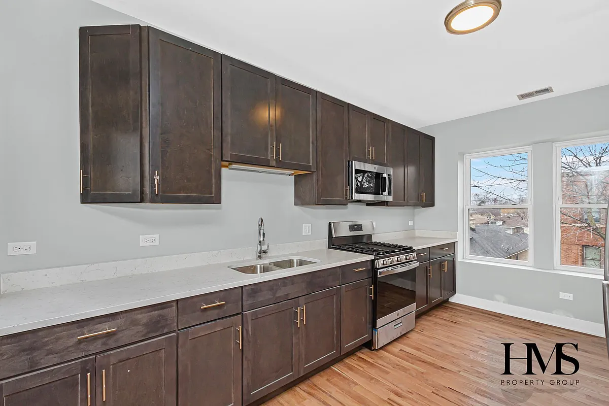 Building Photo - 6307 S Maplewood Ave #2