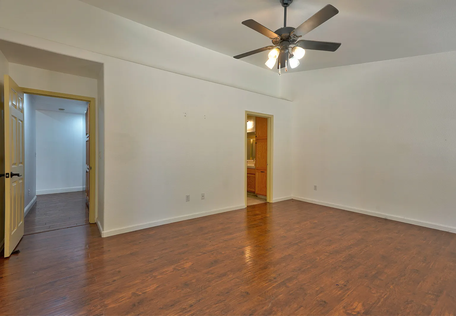 3 bed, 1939 sqft, $2,800 — Photo 3