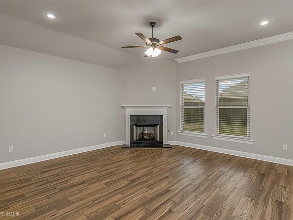 3rd image of 204 Hyperion St
