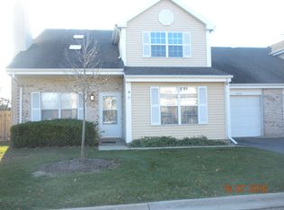 4415 Kensington Ct, Gurnee, IL 60031