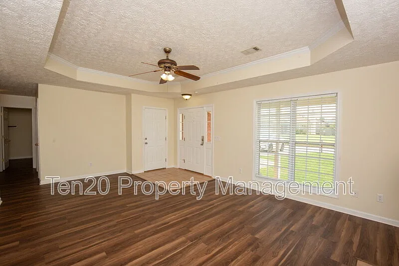 3 bed, 2.0 bath, 1414 sqft, $1,850 — Photo 3