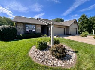 721 Valley View Dr, Fulton, IL 61252