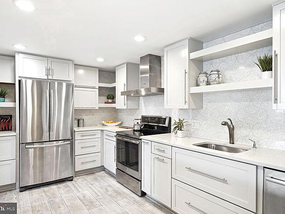 4th image of 4601 N Park Ave APT 818