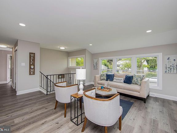 4th image of 231 Hollyoke Rd