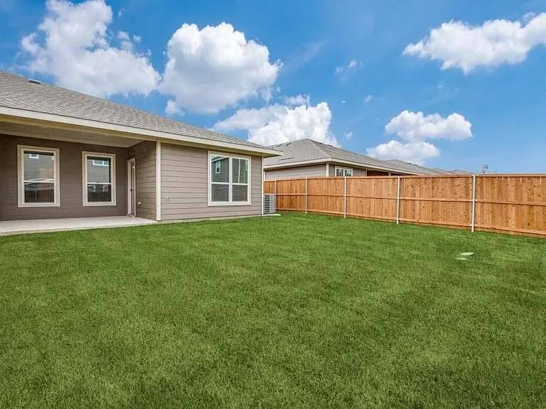644 Blackland Dr — Photo 11