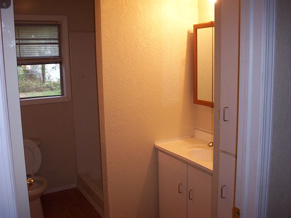 5th image of 506 NE Main St