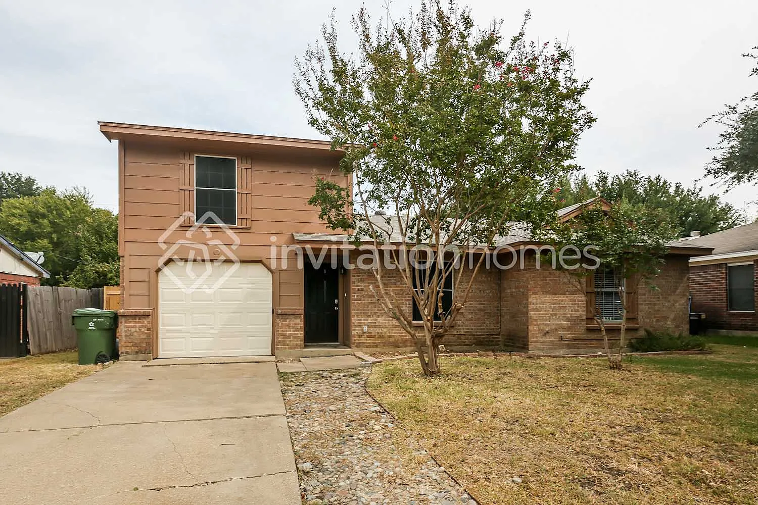 627 Plainview Dr Mansfield, TX 76063 — Photo 1