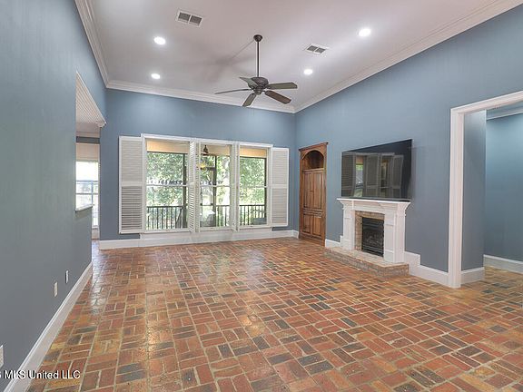 3rd image of 7388 Live Oak Way