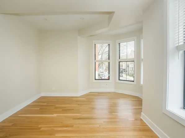 2250 N Southport Ave, Chicago, IL 60614