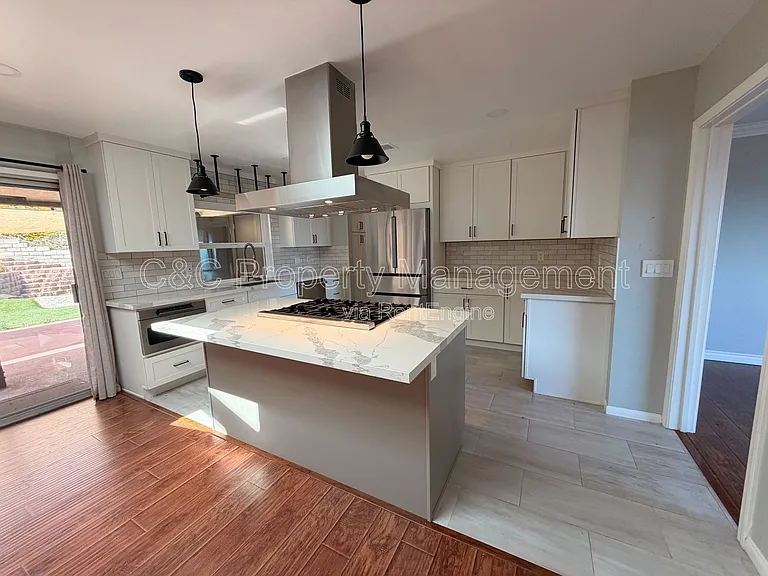 410 Mira Loma Ln — Photo 3