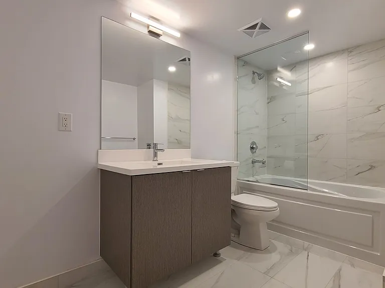 543 E Richmond St W #1423 — Photo 2