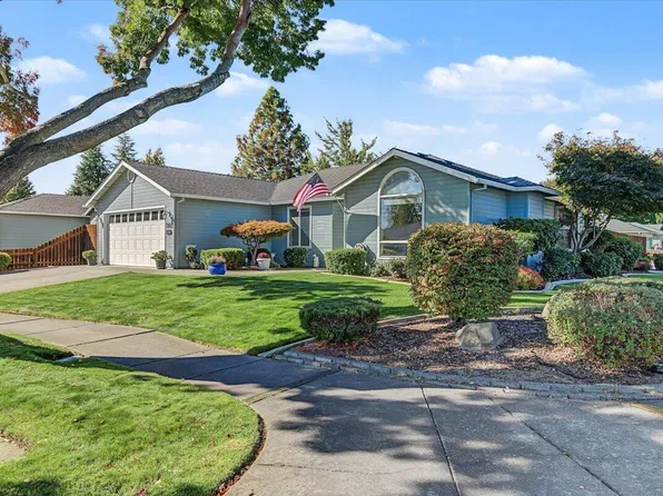 1902 McKenzie Dr, Medford, OR 97501
