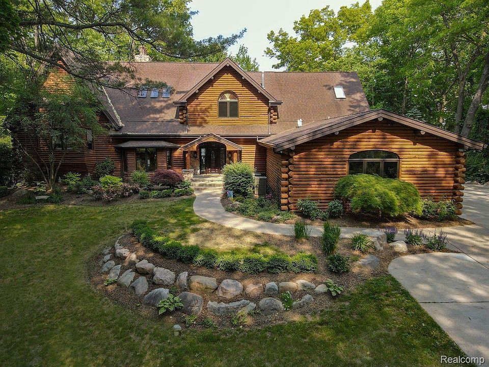 1st image of 925 Cove Dr