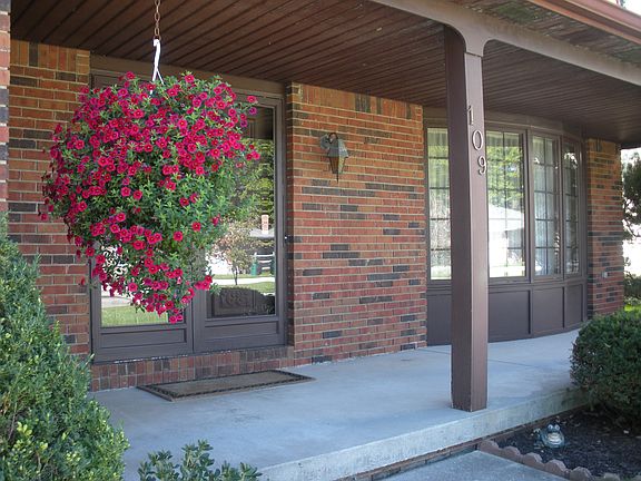 2nd image of 109 Hidden Cove Ct