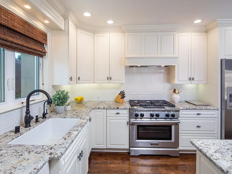 871 Coronado Ave — Photo 11