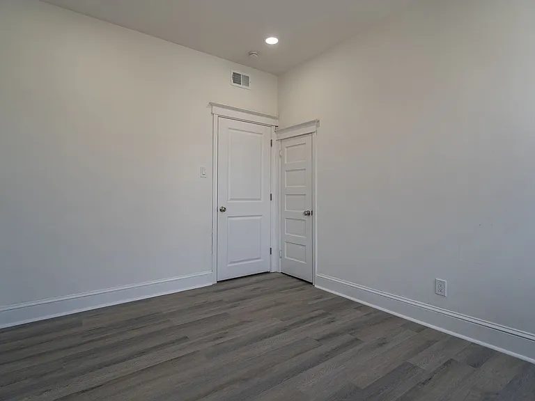 2410 Wharton St — Photo 4