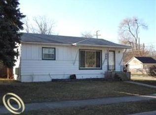 406 E Baker Ave, Clawson, MI 48017