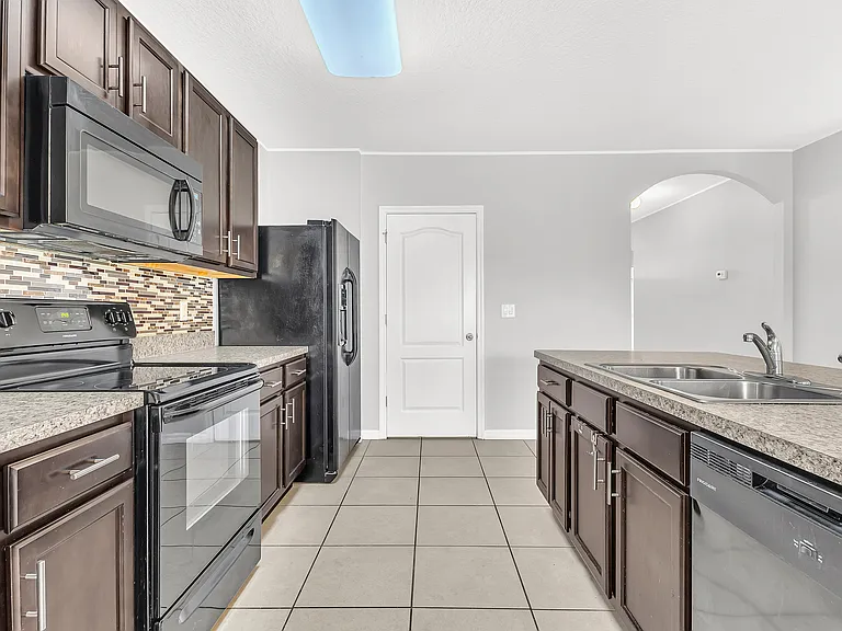 849 Sheen Cir — Photo 3