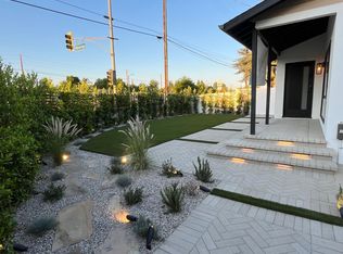 23140 Victory Blvd, Woodland Hills, CA 91367