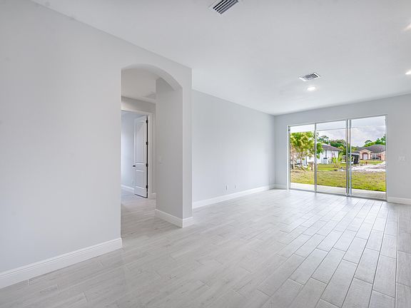 3rd image of 1556 SW Birkey Avenue