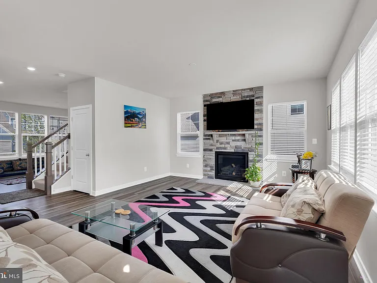 131 Thornton Way — Photo 10