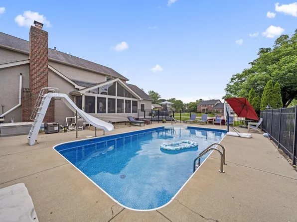 5955 Windward Ct, Lewis Center, OH 43035