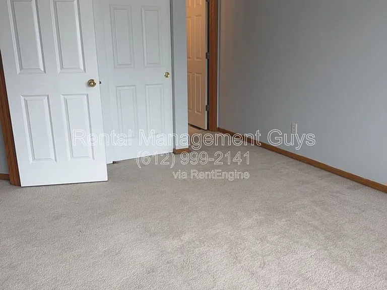 1013 Newport Ave — Photo 15