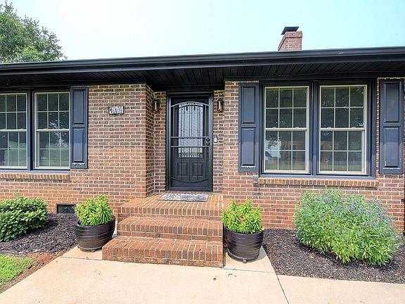 3rd image of 114 Deerwood Cir