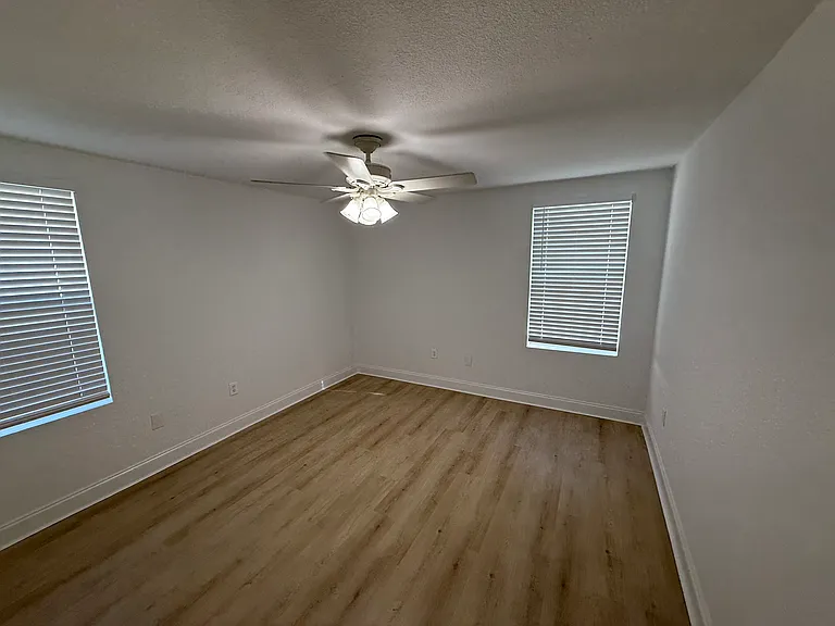 1335 W Lasalle St — Photo 17