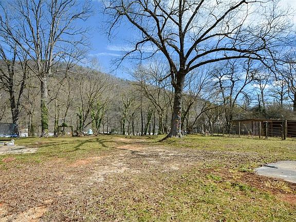 5th image of 2339 Whitestone Rd