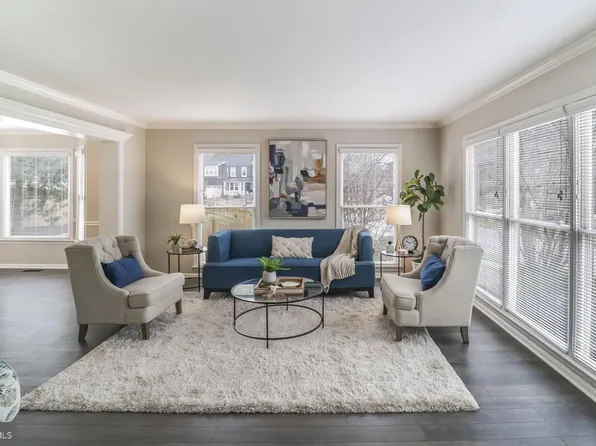 8204 Collingwood Ct, Alexandria, VA 22308