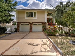 204 Gilbert Ave, Elmwood Park Boro, NJ 07407