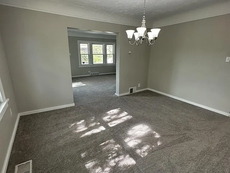 11021 Western Ave — Photo 9