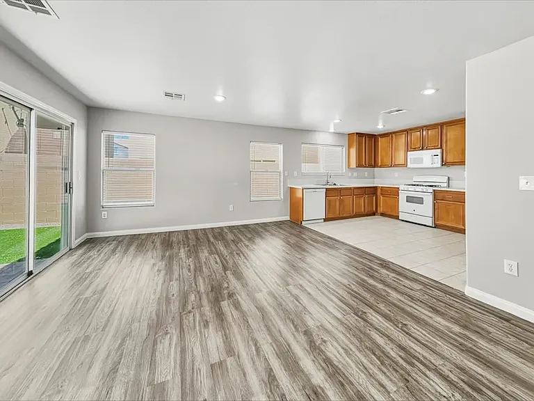 7308 Ribbon Ridge Ave — Photo 1