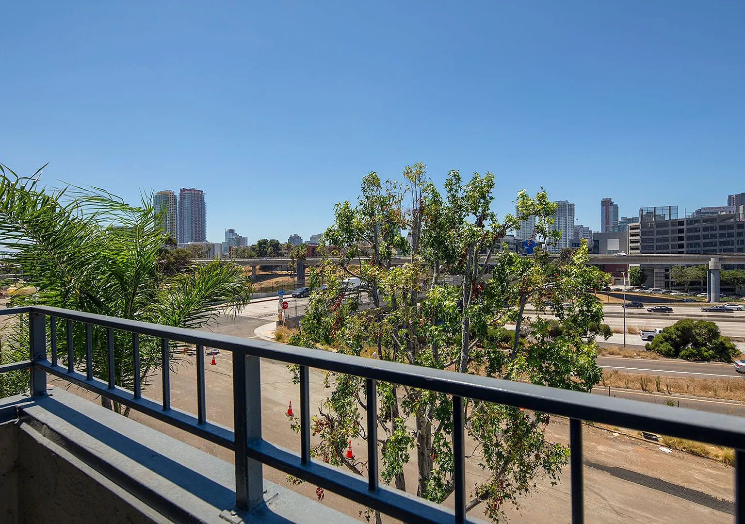 Golden Pacific Apartments — Photo 4