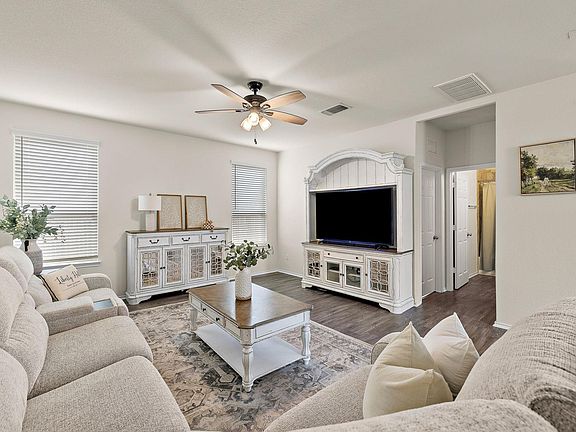 3rd image of 241 La Dera Dr