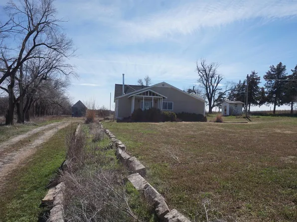 607 3200th Ave, Abilene, KS 67410